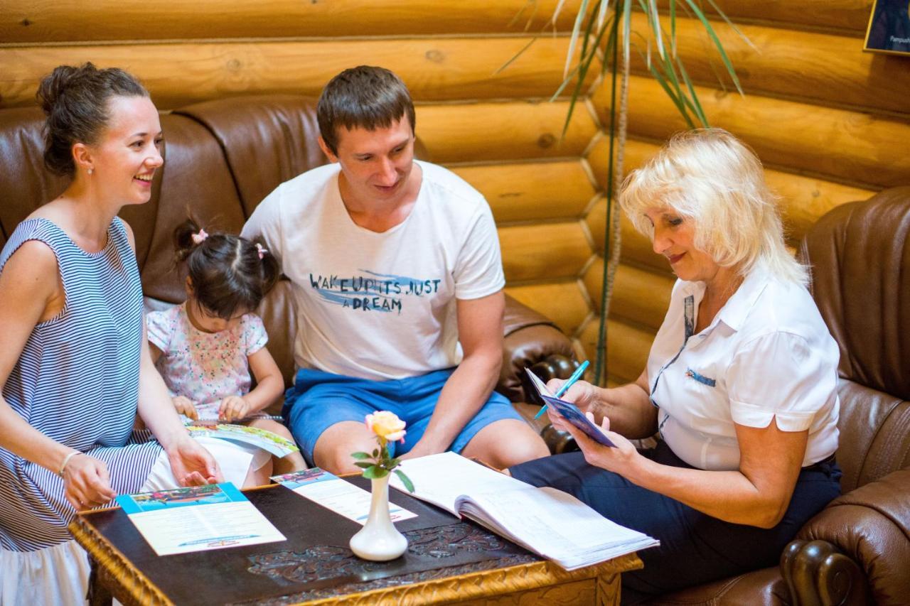 Комплекс Відпочинку Пампушка & Подушка Hotel Burlach'ya Balka Bagian luar foto